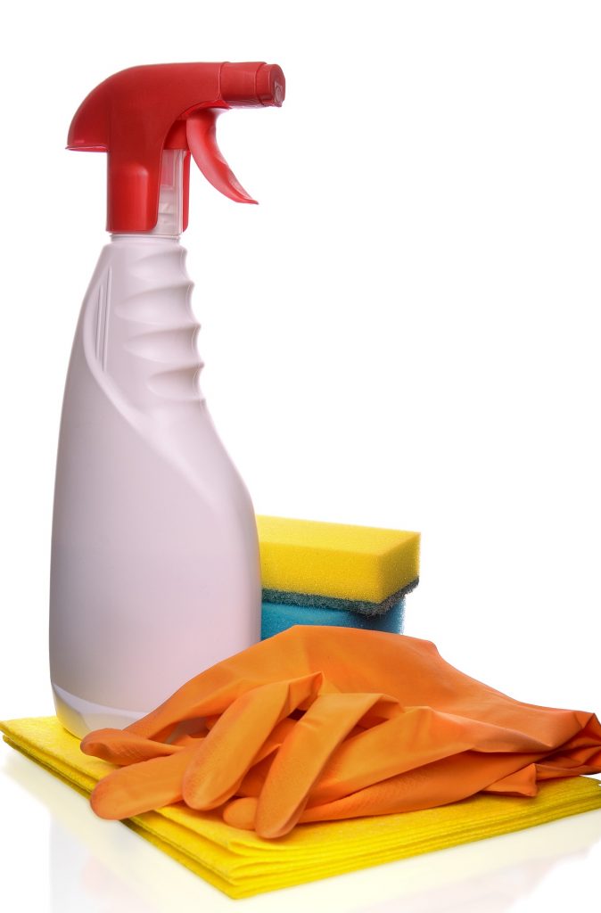 2.4-clean-mold-off-walls-using-vinegar